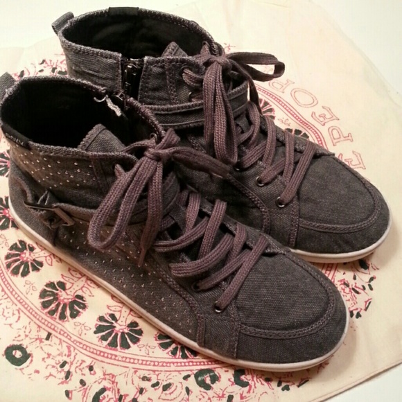 Roxy Renegade Hi-top Shoes.