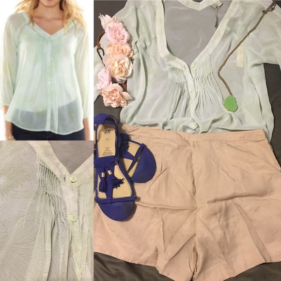 🐚 3/4 Sleeve Woven Pintuck Peasant Top 🐠 - Picture 1 of 4