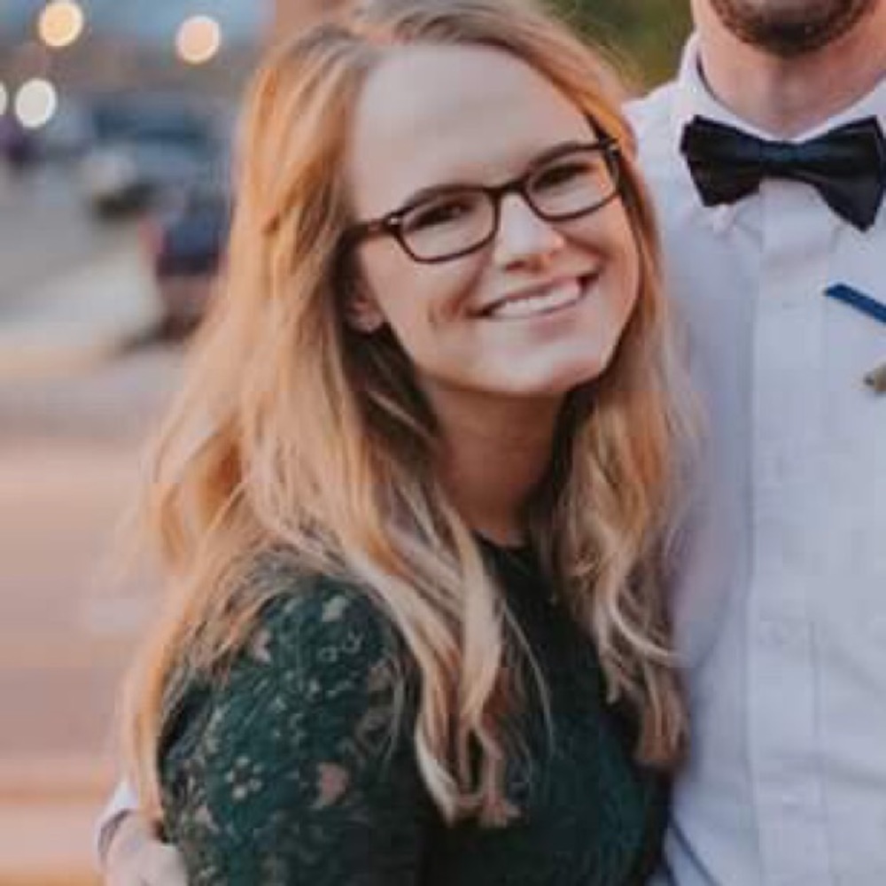 Meet your Posher, Maura