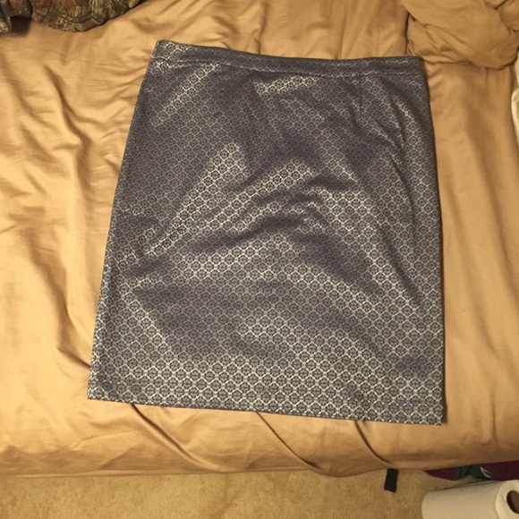 Giuliani Rancic pencil skirt