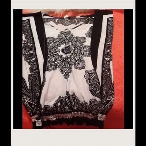 Black and White short Sleeve shirt 💝💗💘❤️