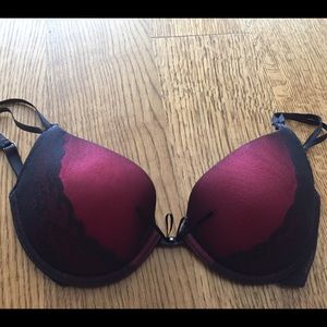 Black and red bra w/ mesh and lace detail 34B