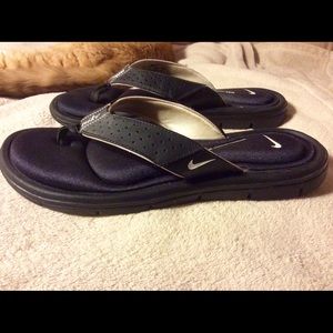 Nike Comfort Flip Flops - Women 10 - Never Worn