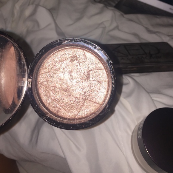 Makeup - Picture 3 of 4