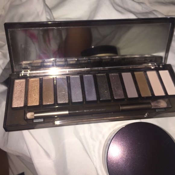 Makeup - Picture 4 of 4