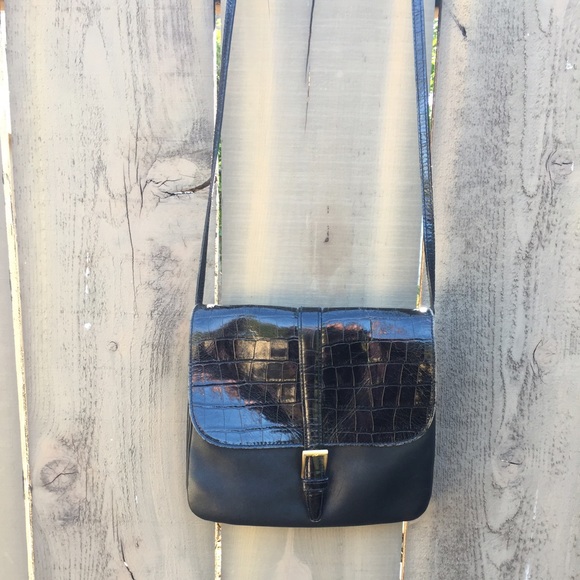 Vintage 100% leather Liz Claiborne cross body.