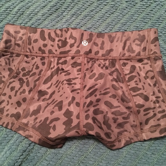 🚫SOLD🚫LuLuLemon workout shorts - Picture 2 of 3