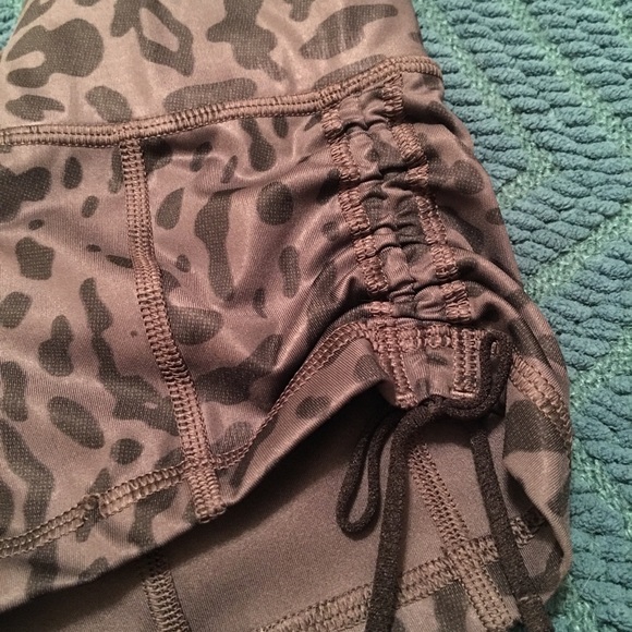 🚫SOLD🚫LuLuLemon workout shorts - Picture 3 of 3