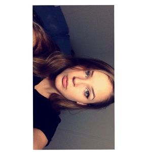 Meet your Posher, Alexis