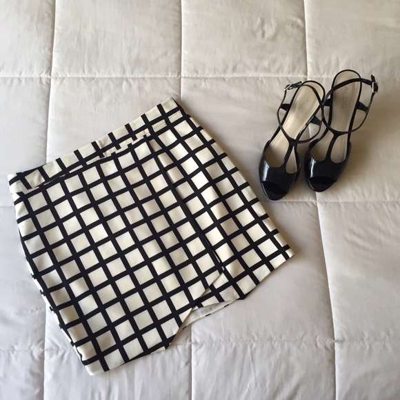 ❌SOLD❌Symmetrical Black & White Checkered Skirt