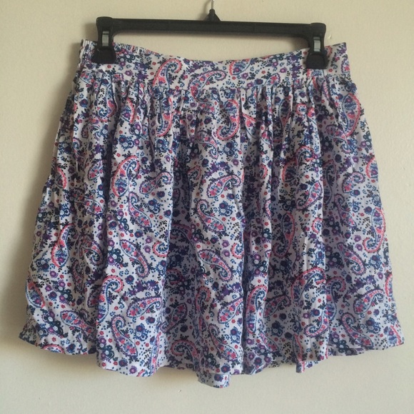 Adorable flowy floral skirt