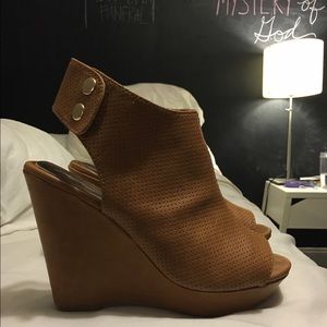 Peep Toe Madden Girl Wedges✨