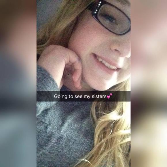 Meet your Posher, Emilee