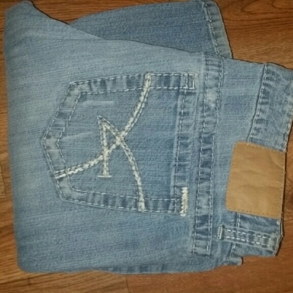 Amethyst Distressed Jeans Size 7 GUC