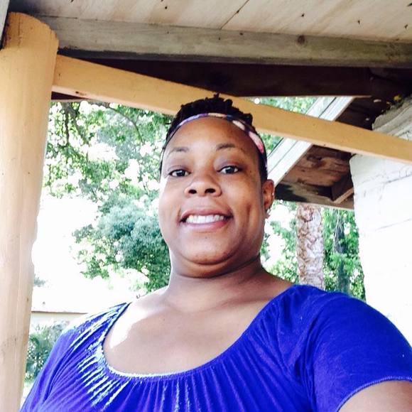 Meet your Posher, Dee