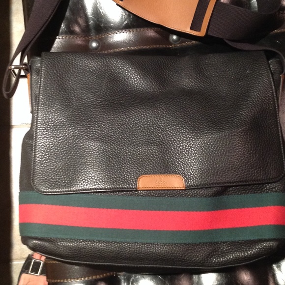 Authentic Cross body Gucci bag, barely used - Picture 1 of 3