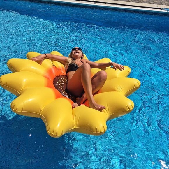 Meet your Posher, Mikayla - Picture 1 of 1