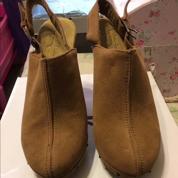 Studded trim clogs - Picture 2 of 2