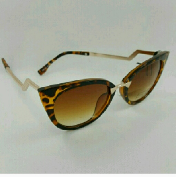 Accessories - High quality cat style fashion woman sunglasses
Bl