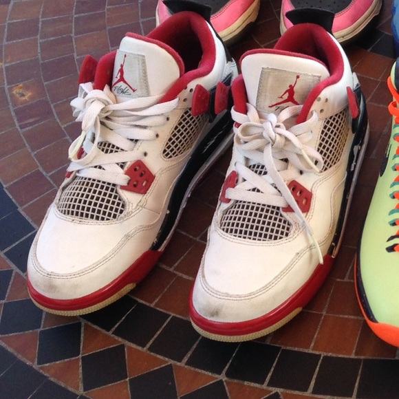 Fire red 4s