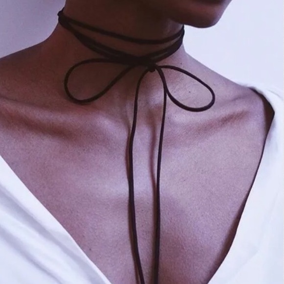 💕NWT💕Boho Velvet SuedeChoker Bow Tie Minimalist - Picture 2 of 4