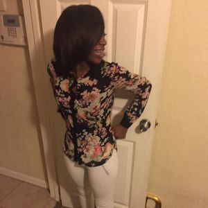 Meet your Posher, Adera