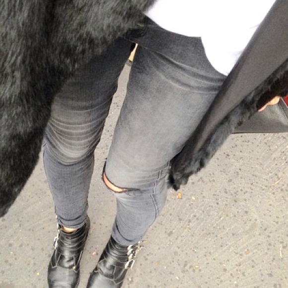 ☁️ Knee Cut Gray Jeans ☁️