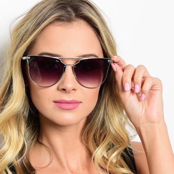 🎉CLEARANCE🎉 Assorted Wire Flat Lense Sunglasses - Picture 2 of 3