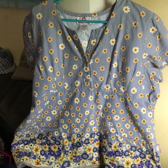 XXL scrub top