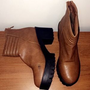 Barefeet Platform Boots