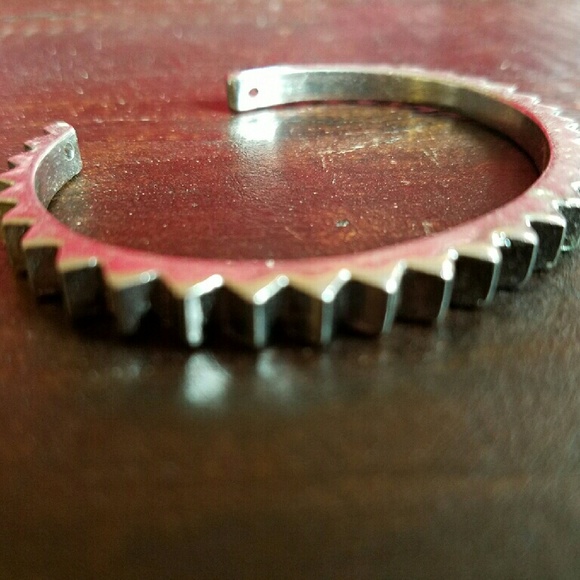 ❌❌SOLD❌❌solid silver colored bracelet