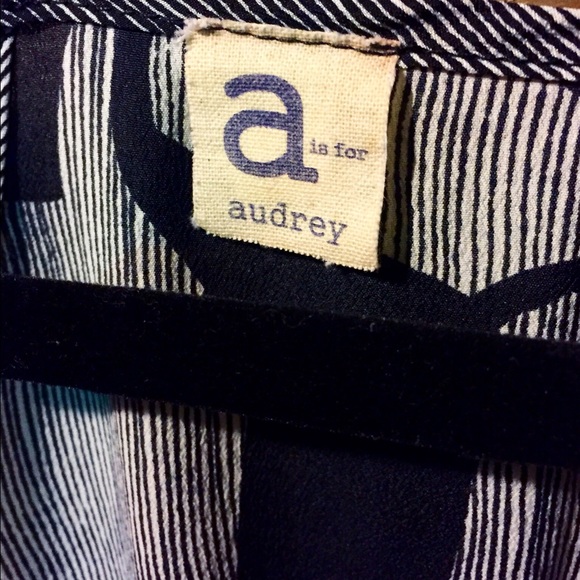 Abstract Print Dress - Picture 4 of 4