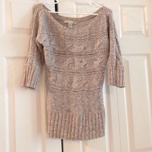 Super cute, Slightly off-the-shoulder sweater!