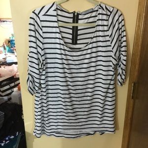 ✨price drop✨Black nd white stripe 3/4 sleeve shirt