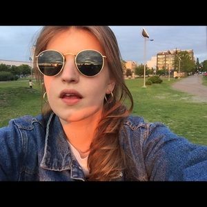 Meet your Posher, Claire