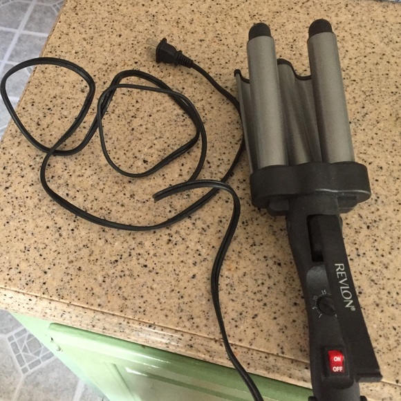 Revlon crimper. Used once