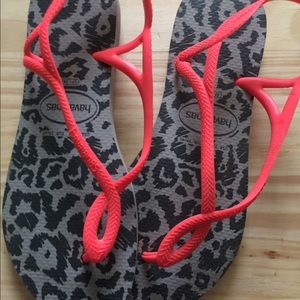 SALE❗️Havaianas anima print sandals size 7