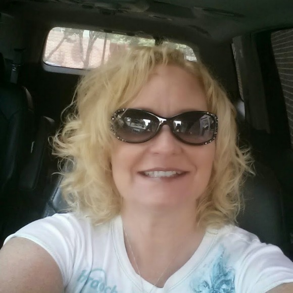 Meet your Posher, Lisa - Picture 1 of 1