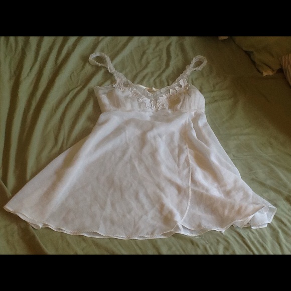 Lovely white sheer lacy detail DONATING SOON