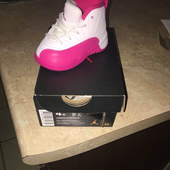 Jordan Retro 12 Hyper-Pink