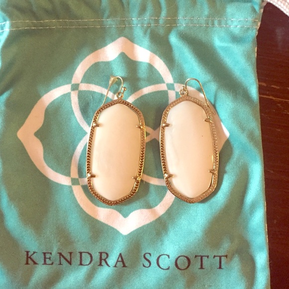 Kendra Scott Danielle Earrings in white with gold