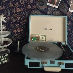 Blue/turquoise crosley portable briefcase turntabl