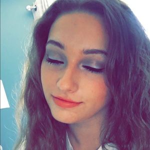 Meet your Posher, Caroline