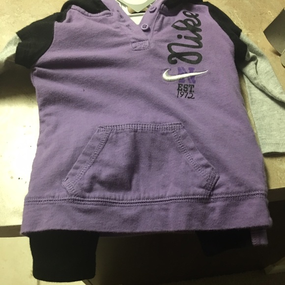 Nike Set - Picture 2 of 2