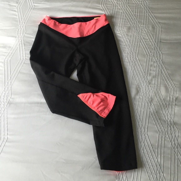 💕LUCY CAPRI PANTS💕