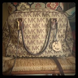 Michael Kors jet set large tote