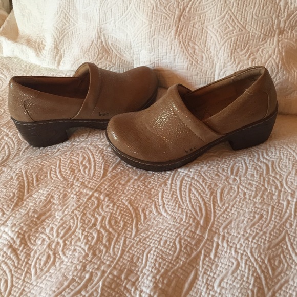 B.o.c clogs. Size 6.5 light brown/sparkle