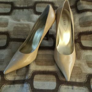 Sz. 8 Guess Heels