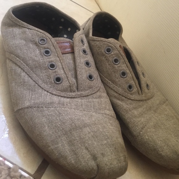 Toms Women's10 Slip On Laceless Shoes