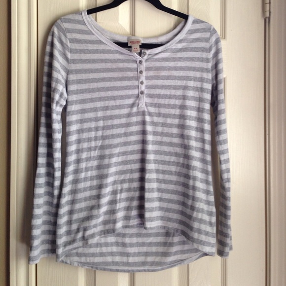 Gray and white long sleeved top